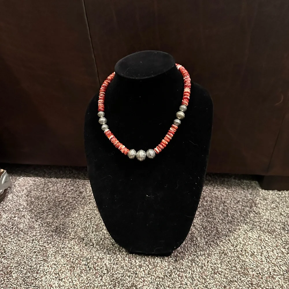 Elegant Hand Crafted “One of a Kind”’Red Spiny Oyster & Sterling Silver Necklace - Picture 1 of 3